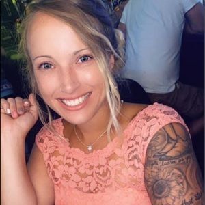 Meet your Posher, Cassandra